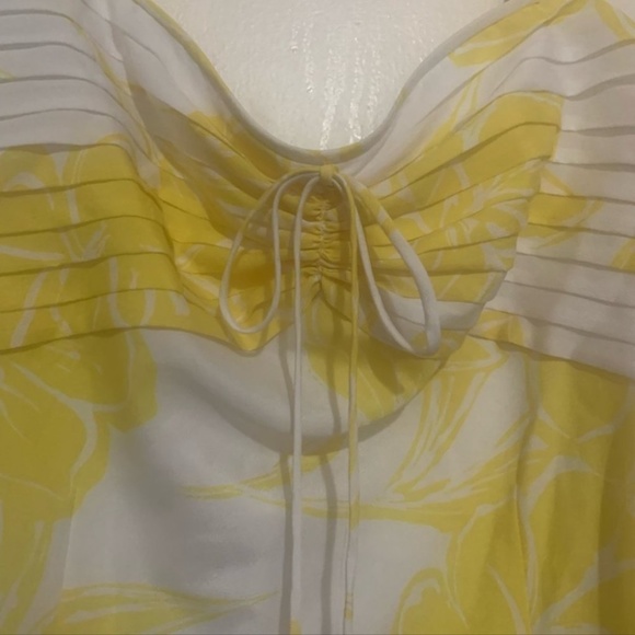 3/$30 Flowy yellow and white blouse tank top ruched bust sheer lined flowy top - Picture 3 of 8
